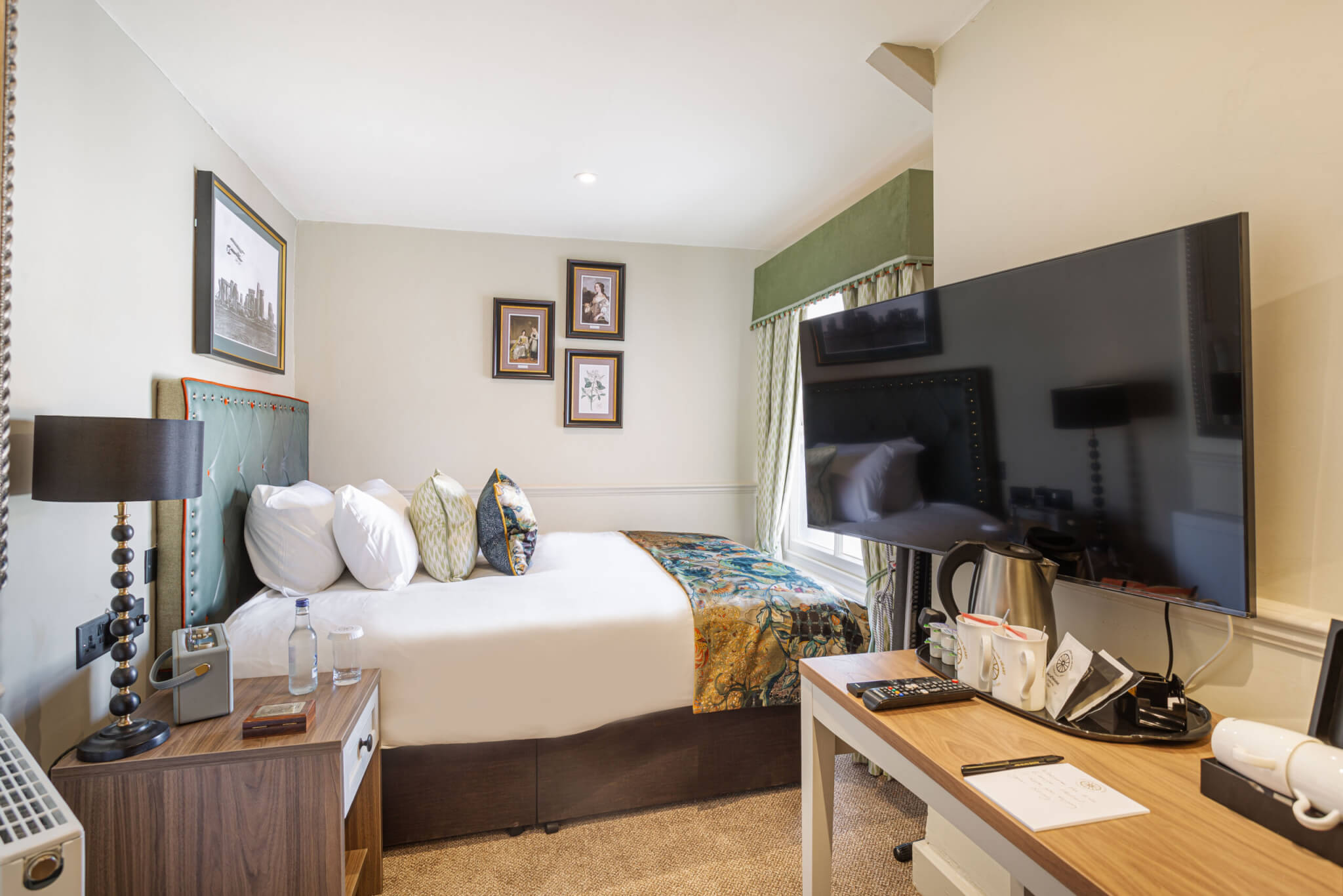 Classic Single Room Hotel Amesbury 11 scaled